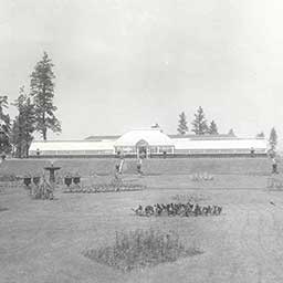Manito Park's Duncan Garden. 1913
