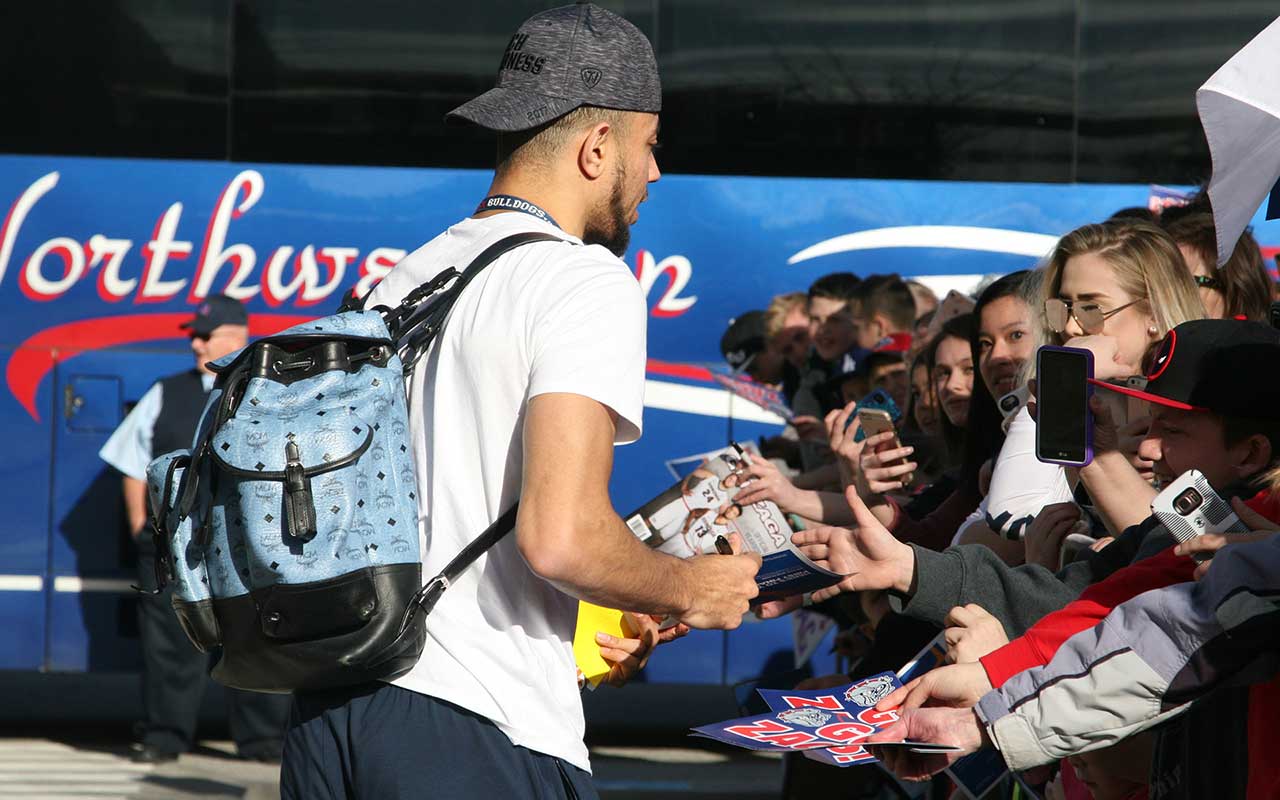 nigel-williams-goss-with-zag-fans